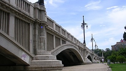 1203 Pont Aragó